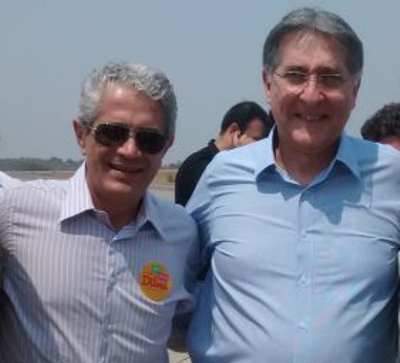 Foto ilustrativa da última vez que Pimentel esteve m Divinópolis, após ter sido eleito governador - Ao lado do ex-prefeito Demetrius